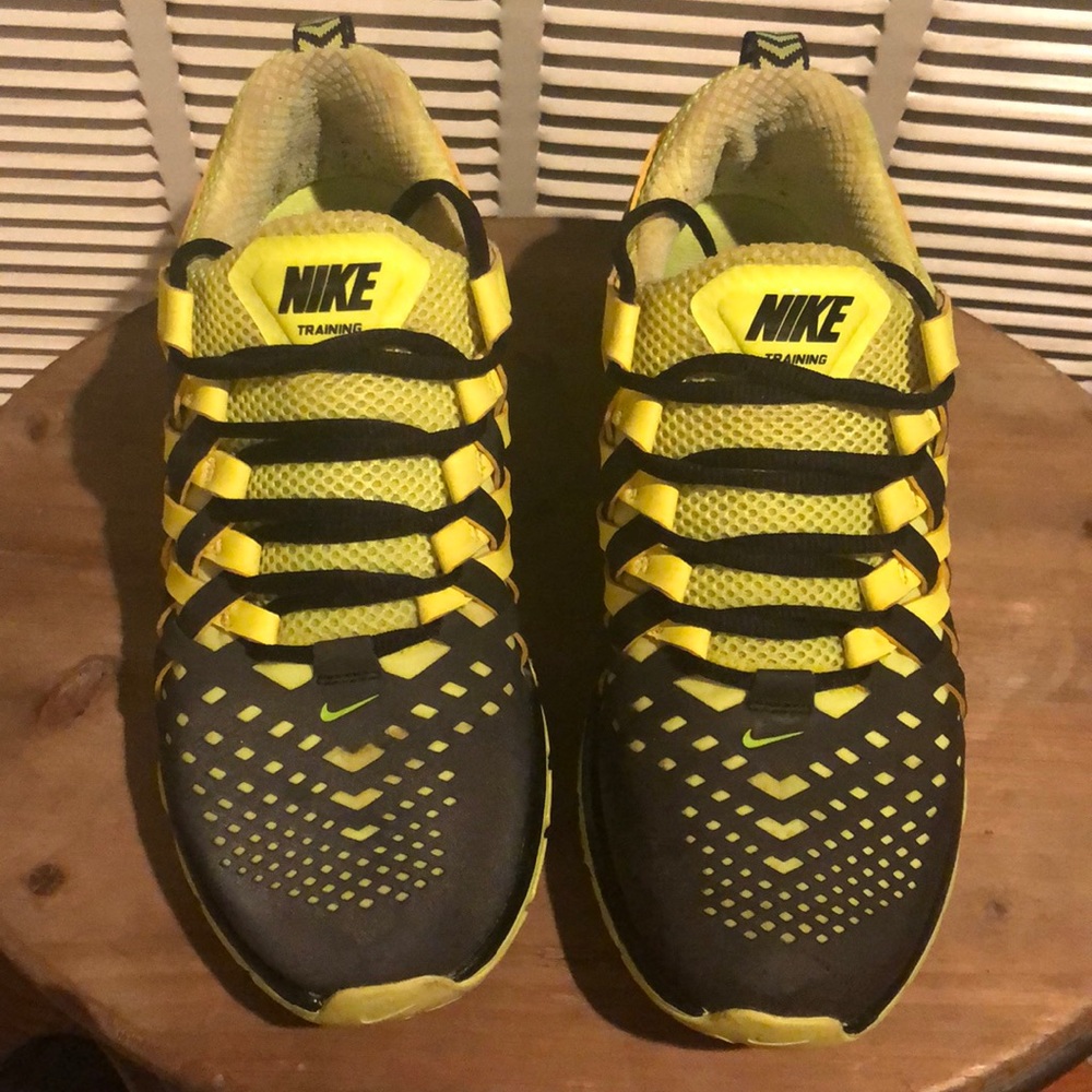 Nike fingertrap sneaker